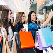 4 Ciri Kepribadian Orang yang Lebih Suka Belanja di Toko Offline Menurut Psikologi