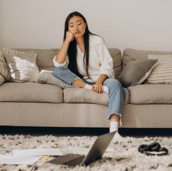 6 Zodiak yang Gampang Terjebak Overthinking