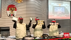 Barang buti OTT KPK Bupati Sukoharjo, Etik Suryani