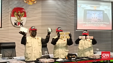 KPK Searches Sukoharjo Regent's Home and Office, Seizes Cash and Jewelry