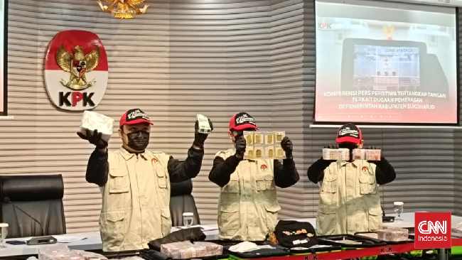 Barang buti OTT KPK Bupati Sukoharjo, Etik Suryani
