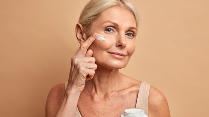 Menurut Dermatolog, Ini Usia Terbaik Memakai Produk Antiaging