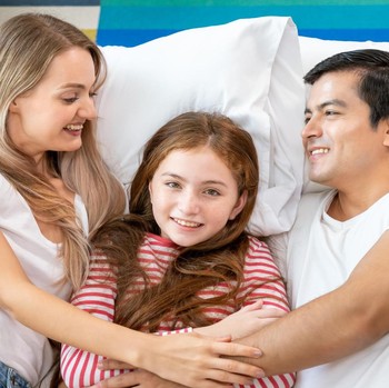 5 Kalimat yang Diucapkan Orang Tua kepada Anak Sebelum Tidur, Simpel tapi Bermakna
