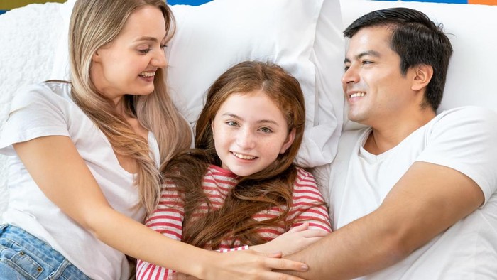 5 Kalimat yang Diucapkan Orang Tua kepada Anak Sebelum Tidur, Simpel tapi Bermakna