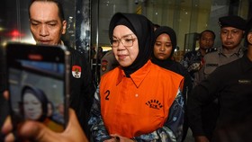 KPK membuka peluang untuk memeriksa suami Bupati Sukoharjo Etik Suryani sekaligus bupati dua periode sebelumnya, Wardoyo Wijaya.