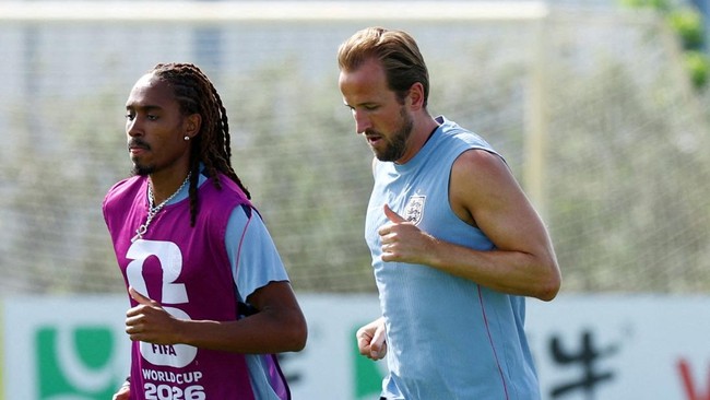 Soccer Football - FIFA World Cup 2026 - England Training - Inter Miami CF Training Facility, Fort Lauderdale, Florida, U.S. - July 10, 2026 England's Harry Kane and Eberechi Eze during training REUTERS/Marco Bello