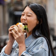 5 Makanan Penyebab Asam Urat yang Jadi Favorit Anak Muda