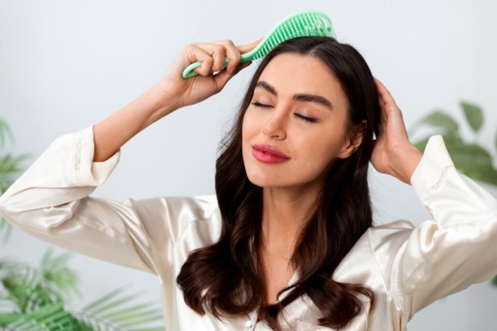 Lidah buaya memiliki berbagai manfaat untuk rambut, mulai dari membantu mengurangi ketombe hingga menjaga kelembapan rambut. / Foto: magnific.com