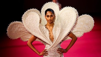 A model presents a creation by designer Manish Malhotra as part of his Haute Couture Fall/Winter 2026-2027 collection show in Paris, France, July 8, 2026. REUTERS/Sarah Meyssonnier
