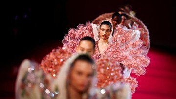 Surat Cinta untuk Ibu, Manish Malhotra Bawa India ke Panggung Couture