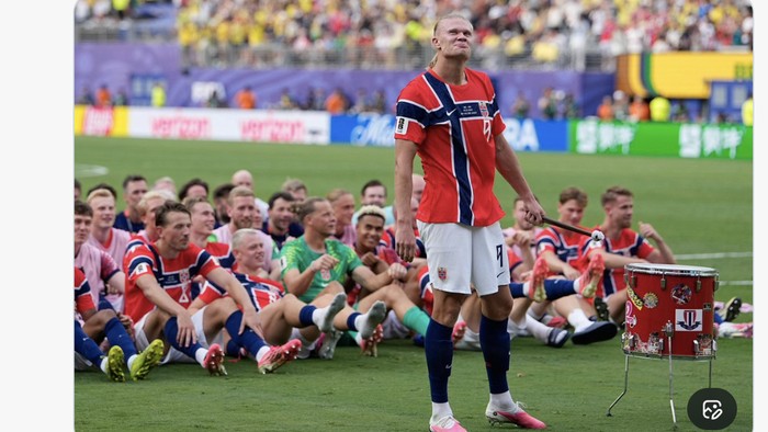 Mengenal Viking Row, Selebrasi Unik Suporter Norwegia yang Mendunia