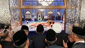 Sejumlah delegasi RI, Menlu Sugiono, Ketua MPR Ahmad Muzani, dan Ketum PBNU Gus Yahya mengunjungi makam Ayatollah Ali Khamenei di Mashhad, Iran.