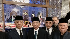 Delegasi tingkat tinggi RI  mengunjungi makam Pemimpin Tertinggi Iran, Ayatullah Ali Khamenei.
