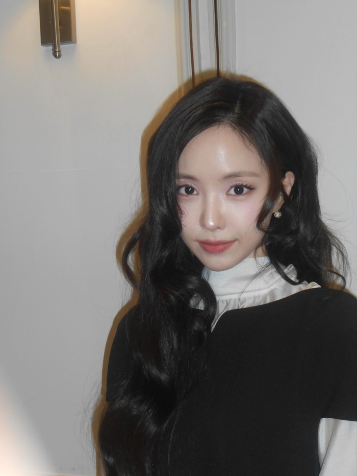 Namun, perempuan berusia 32 tahun ini memilih pindah ke Cube Entertainment hingga berhasil debut bersama Apink pada 2011 silam. Dalam grup tersebut, ia menempati posisi lead dancer, visual, dan center./ Foto: instagram.com/marcellasne_s