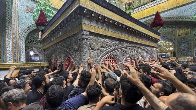 Foto pemakaman pemimpin tertinggi Iran, Ayatullah Ali Khamenei.
