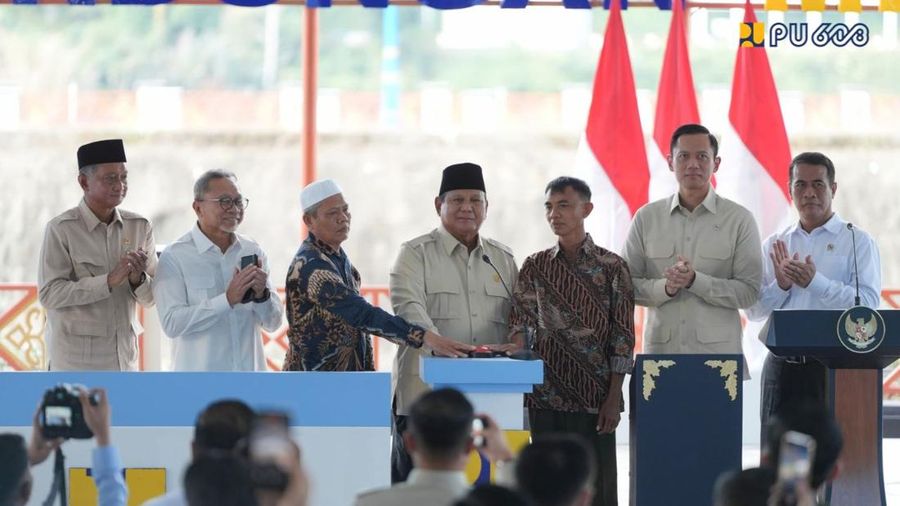 Presiden Prabowo Subianto meresmikan lima waduk nan berjalan di Bendungan Meninting, Kabupaten Lombok Barat, Nusa Tenggara Barat, Jumat (10/7/2026). (Dok. Kementerian PU)