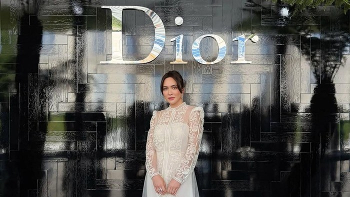 Shandy Aulia Hadiri Dior Haute Couture 2026 di Paris, Intip Gaya Elegannya Bareng Seleb Global!