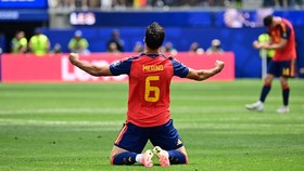 Soccer Football - FIFA World Cup 2026 - Quarter Final - Spain v Belgium - Los Angeles Stadium, Inglewood, California, U.S. - July 10, 2026 Spain's Mikel Merino celebrates after the match as Spain qualify for the semi final stage of the World Cup IMAG