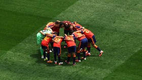 Soccer Football - FIFA World Cup 2026 - Quarter Final - Spain v Belgium - Los Angeles Stadium, Inglewood, California, U.S. - July 10, 2026 Spain players huddle before the match REUTERS/Carlos Barria