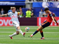 Soccer Football - FIFA World Cup 2026 - Quarter Final - Spain v Belgium - Los Angeles Stadium, Inglewood, California, U.S. - July 10, 2026 Belgium's Kevin De Bruyne in action with Spain's Pau Cubarsi REUTERS/Daniel Cole