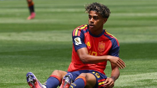 Soccer Football - FIFA World Cup 2026 - Quarter Final - Spain v Belgium - Los Angeles Stadium, Inglewood, California, U.S. - July 10, 2026 Spain's Lamine Yamal reacts after being fouled by Belgium's Leandro Trossard IMAGN IMAGES via Reuters/Jessie Al
