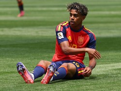 Soccer Football - FIFA World Cup 2026 - Quarter Final - Spain v Belgium - Los Angeles Stadium, Inglewood, California, U.S. - July 10, 2026 Spain's Lamine Yamal reacts after being fouled by Belgium's Leandro Trossard IMAGN IMAGES via Reuters/Jessie Al