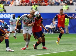 Charles De Ketelaere membuat skor kembali imbang 1-1 pada menit-menit akhir babak pertama laga Spanyol vs Belgia di Piala Dunia 2026.