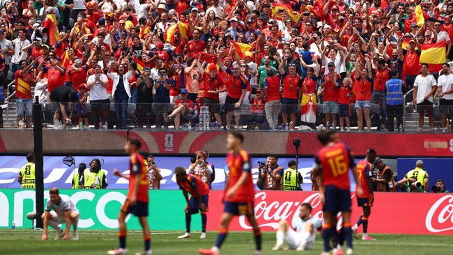 Soccer Football - FIFA World Cup 2026 - Quarter Final - Spain v Belgium - Los Angeles Stadium, Inglewood, California, U.S. - July 10, 2026 Spain fans celebrate in the stands after the match IMAGN IMAGES via Reuters/Jessie Alcheh