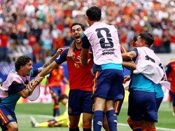 Soccer Football - FIFA World Cup 2026 - Quarter Final - Spain v Belgium - Los Angeles Stadium, Inglewood, California, U.S. - July 10, 2026 Spain's Mikel Merino celebrates scoring their second goal with teammates REUTERS/Kai Pfaffenbach     TPX IMAGES