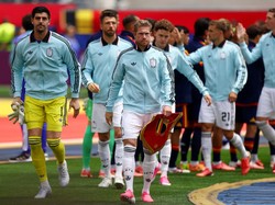 Soccer Football - FIFA World Cup 2026 - Quarter Final - Spain v Belgium - Los Angeles Stadium, Inglewood, California, U.S. - July 10, 2026 Belgium's Thibaut Courtois and Kevin De Bruyne before the match REUTERS/Hannah Mckay