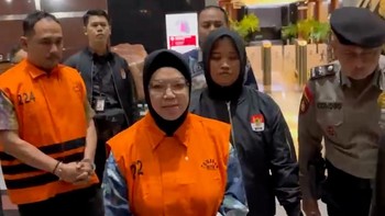 Penampakan Bupati Sukoharjo Etik Suryani Jadi Tahanan KPK
