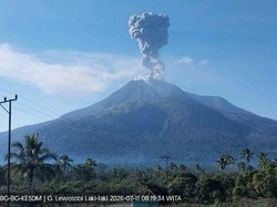 Gunung Lewotobi Kembali Meletus Pagi Ini, Tinggi Kolom Abu 1.000 Meter