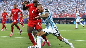 Soccer Football - FIFA World Cup 2026 - Quarter Final - Argentina v Switzerland - Kansas City Stadium, Kansas City, Missouri, U.S. - July 11, 2026 Argentina's Alexis Mac Allister in action with Switzerland's Denis Zakaria REUTERS/Amanda Perobelli