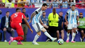Soccer Football - FIFA World Cup 2026 - Quarter Final - Argentina v Switzerland - Kansas City Stadium, Kansas City, Missouri, U.S. - July 11, 2026 Argentina's Lionel Messi in action with Switzerland's Manuel Akanji IMAGN IMAGES via Reuters/Jay Bigger