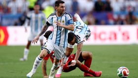 Soccer Football - FIFA World Cup 2026 - Quarter Final - Argentina v Switzerland - Kansas City Stadium, Kansas City, Missouri, U.S. - July 11, 2026 Argentina's Lionel Messi in action as Switzerland's Ricardo Rodriguez and Argentina's Nahuel Molina col