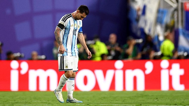 Soccer Football - FIFA World Cup 2026 - Quarter Final - Argentina v Switzerland - Kansas City Stadium, Kansas City, Missouri, U.S. - July 11, 2026 Argentina's Lionel Messi looks dejected after Switzerland's Dan Ndoye scores their first goal REUTERS/A