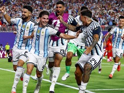Soccer Football - FIFA World Cup 2026 - Quarter Final - Argentina v Switzerland - Kansas City Stadium, Kansas City, Missouri, U.S. - July 11, 2026
Argentina's Julian Alvarez celebrates scoring their second goal with teammates REUTERS/Agustin Marcari