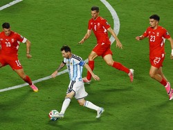 Soccer Football - FIFA World Cup 2026 - Quarter Final - Argentina v Switzerland - Kansas City Stadium, Kansas City, Missouri, U.S. - July 11, 2026
Argentina's Lionel Messi in action with Switzerland's Granit Xhaka, Remo Freuler and Zeki Amdouni REUT