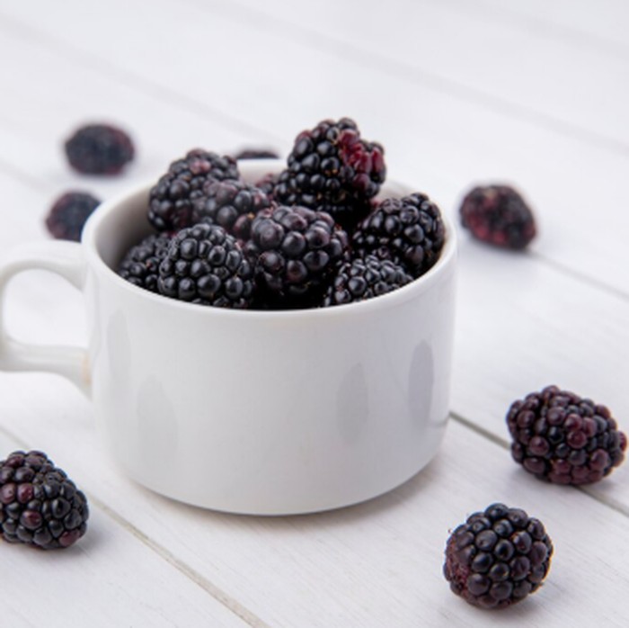 Blackberry mengandung berbagai antioksidan yang membantu melindungi tubuh dari stres oksidatif. Beberapa penelitian juga mengaitkannya dengan kesehatan otak seiring bertambahnya usia./ Foto: magnific.com/stockking