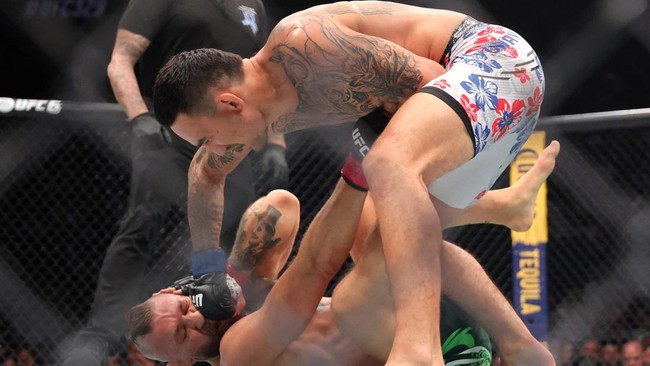 Jul 11, 2026; Las Vegas, Nevada, USA; Conor McGregor (red gloves) fights Max Holloway (blue gloves) in a welterweight bout during UFC 329 at T-Mobile Arena. Mandatory Credit: Mark J. Rebilas-Imagn Images