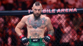 Jul 11, 2026; Las Vegas, Nevada, USA; Conor McGregor (red gloves) fights Max Holloway (blue gloves) in a welterweight bout during UFC 329 at T-Mobile Arena. Mandatory Credit: Mark J. Rebilas-Imagn Images
