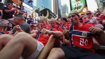 Soccer Football - FIFA World Cup 2026 - Group I - Norway v Senegal - Previews - New York, U.S. - June 21, 2026
Norway fans perform the Viking row in Times Square REUTERS/John Sibley     TPX IMAGES OF THE DAY