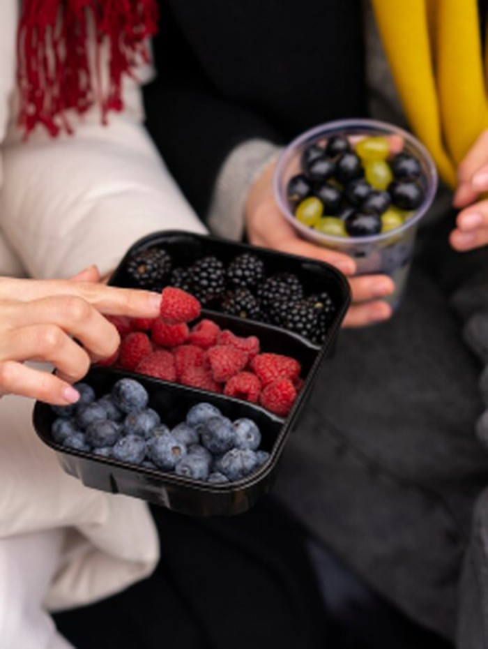 Buah berry dikenal kaya antioksidan, serat, serta vitamin yang bermanfaat bagi tubuh. Simak lima buah berry terbaik untuk kesehatan menurut ahli gizi dan penelitian, serta manfaat masing-masing bagi tubuh./ Foto: magnific.com