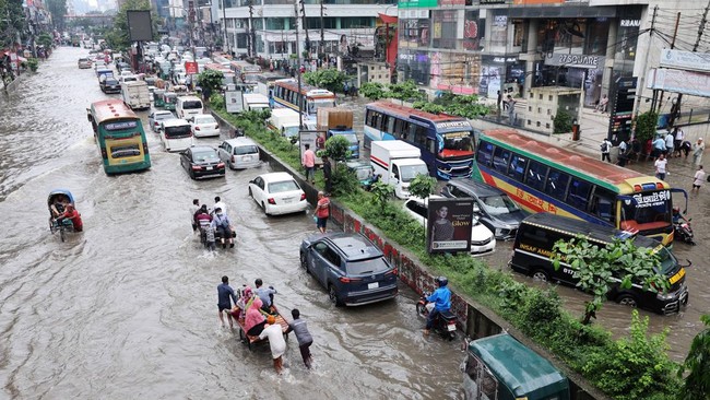 <h2>Banjir Musim Hujan Ngaguncangkeun Dhaka: 44 Jiwa Pupus, 1 Juta Warga Kaisolasi – Dampak Ekonomi Nu Luar Biasa</h2>