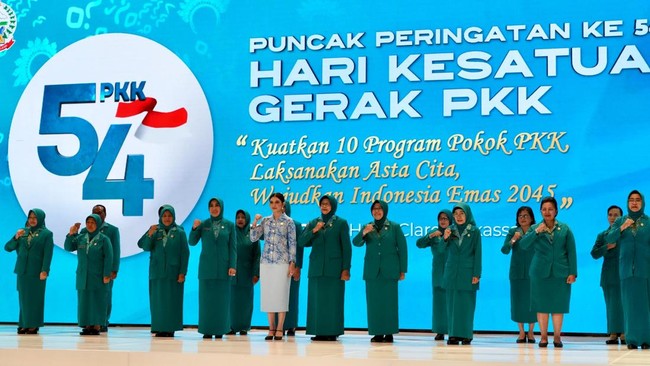 Ketua Umum (Ketum) Tim Penggerak Pemberdayaan dan Kesejahteraan Keluarga (TP PKK) Tri Tito Karnavian saat  acara Puncak Peringatan Hari Kesatuan Gerak (HKG) PKK ke-54 Tahun 2026 di Hotel Claro Makassar, Sulawesi Selatan (Sulsel), Sabtu (11/7/2026).