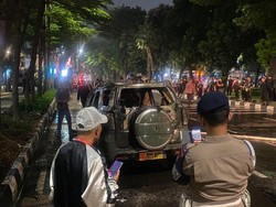Mobil Pelat Dinas TNI Terbakar di Senen Jakpus, Diduga Akibat Korsleting