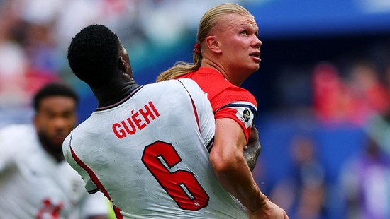 Soccer Football - FIFA World Cup 2026 - Quarter Final - Norway v England - Miami Stadium, Miami Gardens, Florida, U.S. - July 11, 2026 Norway's Erling Haaland in action with England's Marc Guehi REUTERS/Mike Segar