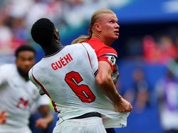 Soccer Football - FIFA World Cup 2026 - Quarter Final - Norway v England - Miami Stadium, Miami Gardens, Florida, U.S. - July 11, 2026 Norway's Erling Haaland in action with England's Marc Guehi REUTERS/Mike Segar