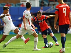 Soccer Football - FIFA World Cup 2026 - Quarter Final - Norway v England - Miami Stadium, Miami Gardens, Florida, U.S. - July 11, 2026 Norway's Alexander Sorloth in action with England's Nico O'Reilly IMAGN IMAGES via Reuters/Nathan Ray Seebeck