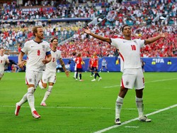 Soccer Football - FIFA World Cup 2026 - Quarter Final - Norway v England - Miami Stadium, Miami Gardens, Florida, U.S. - July 11, 2026 England's Jude Bellingham celebrates scoring their second goal with England's Harry Kane and John Stones REUTERS/Mi